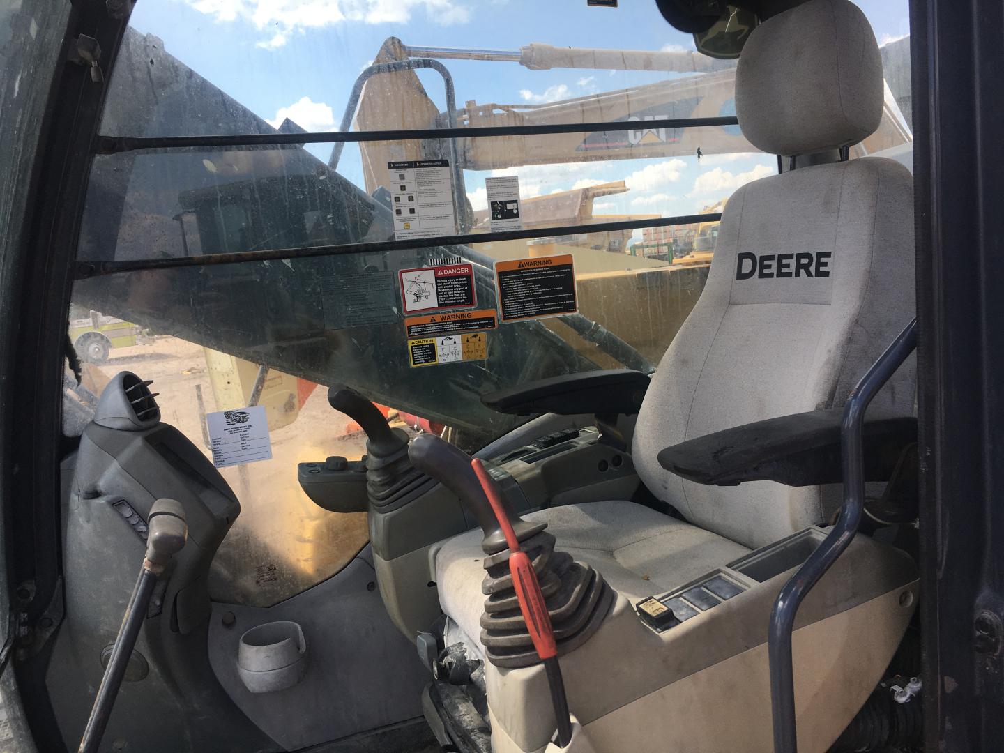 ./imagenes/INVOICE/2019/16911/EXCAVADORA JOHN DEERE 250G LC (36).JPG